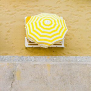 Plage de Royan, parasol jaune