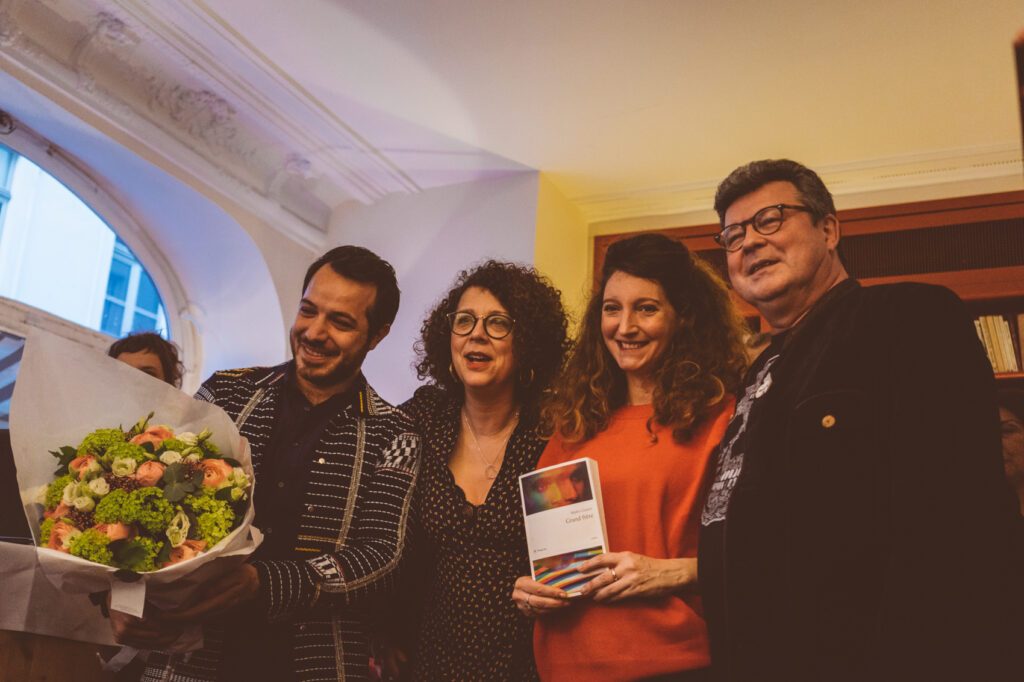 Prix Régine Deforges 2018 : Mahir Guven. Avec des photos de Léa Wiazemsky, Camille Deforges-Pauvert et Franck Spengler