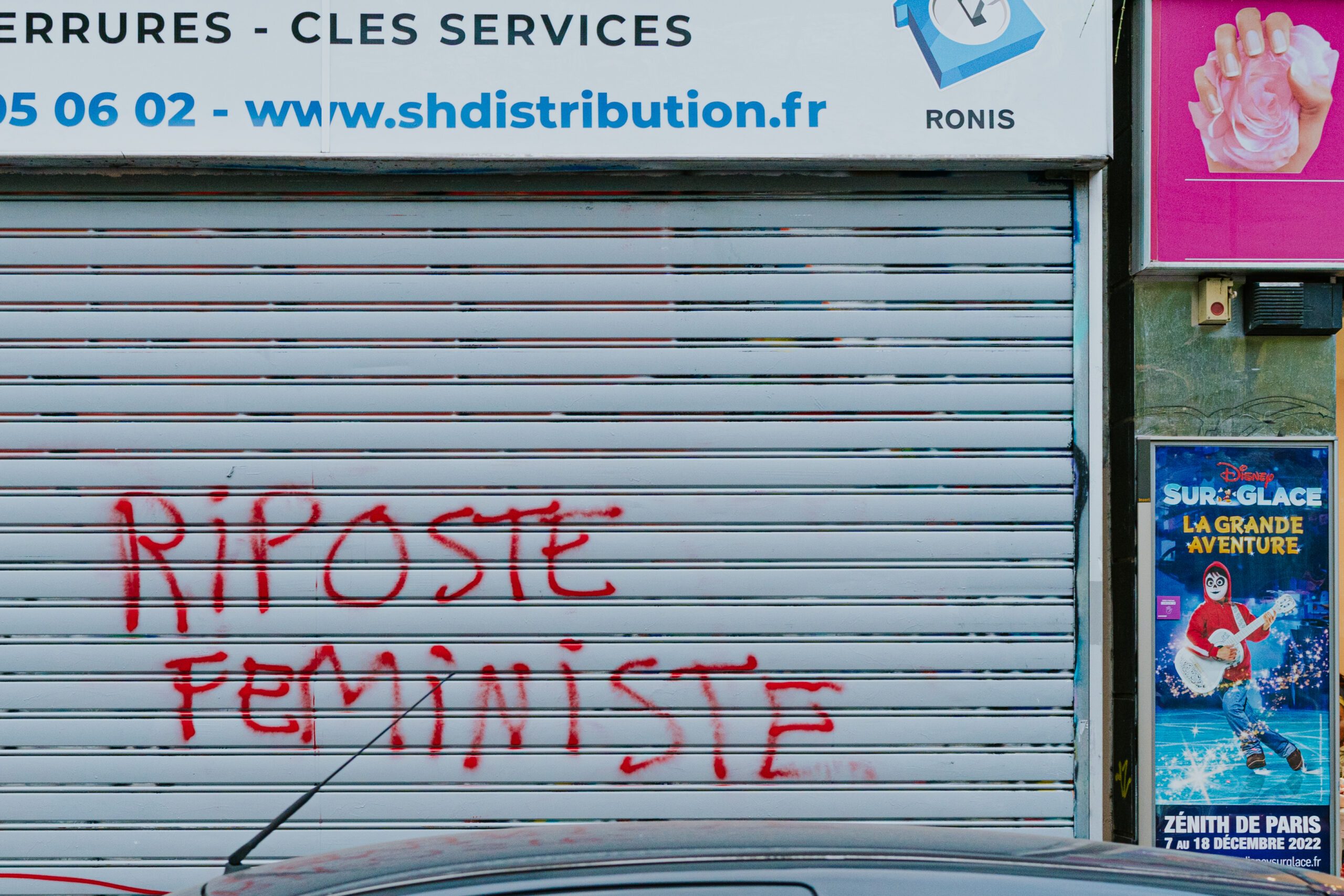 Riposte féministe : tag sur un rideaux de fer. Marche contres les violences sexistes et sexuelles du 19 novembre 2022