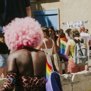 Pride Marseille, un collage dit "Nos fiertés sont politiques".